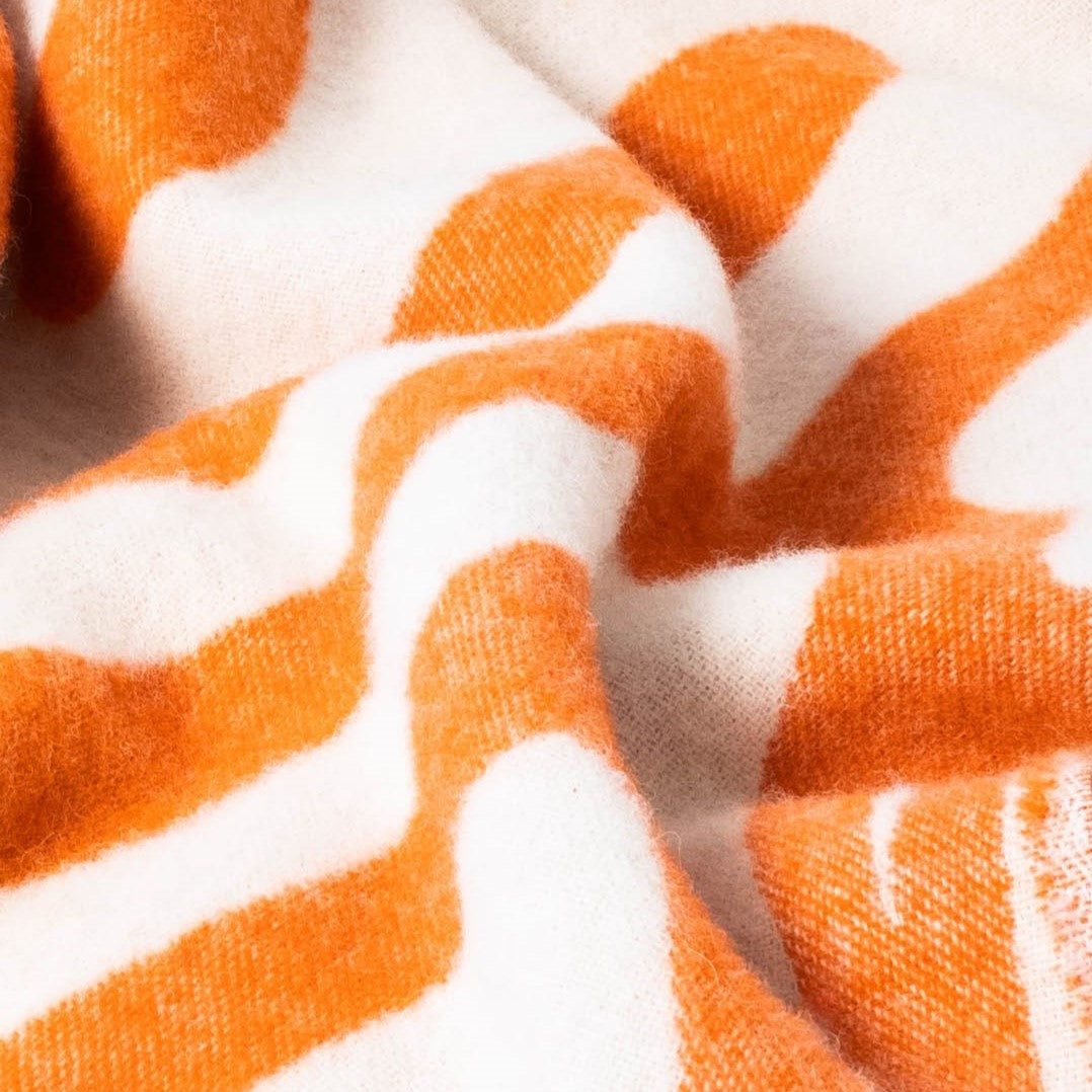 Texture detail of orange and white flow pattern wool blanket – WOLIQ Flow Illusion