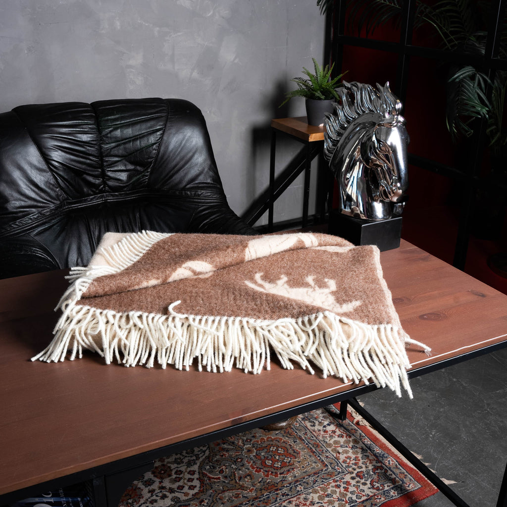Brown horse pattern wool blanket placed on table – WOLIQ Gentle Wild