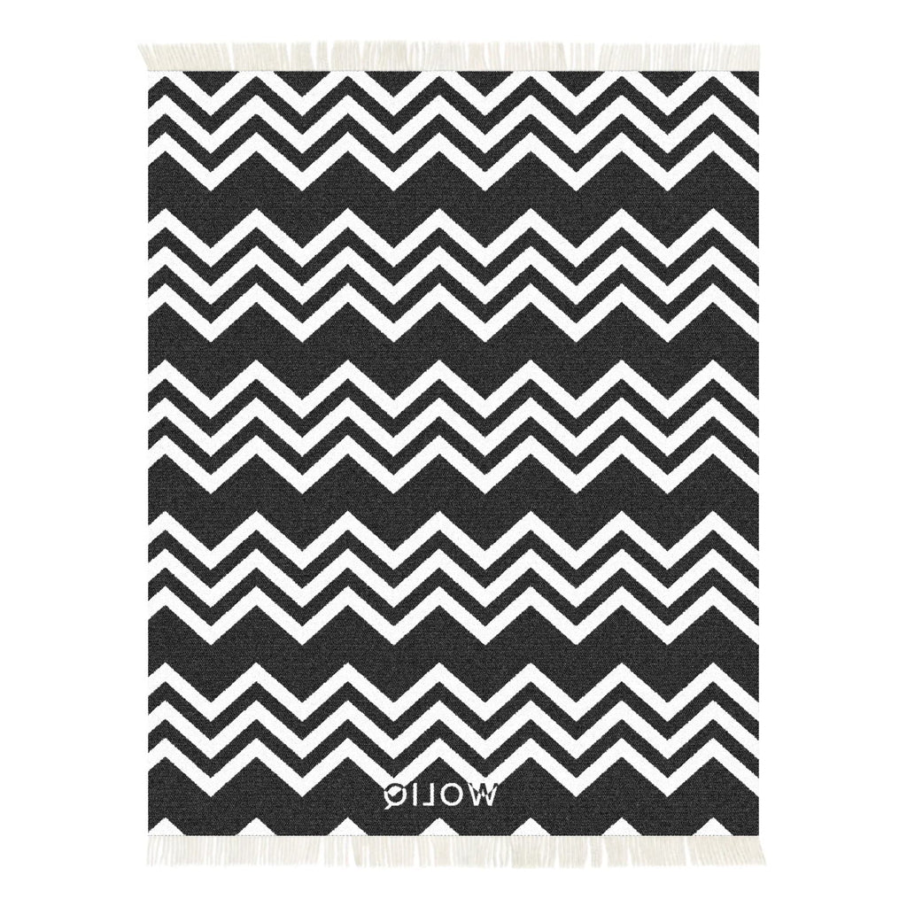 Black and white wool blanket reverse – WOLIQ Static Motion back view