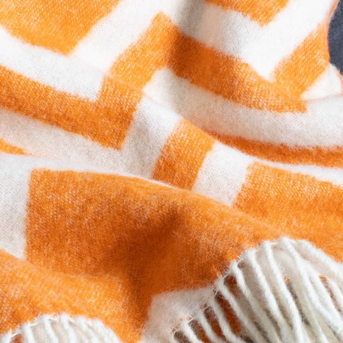 Texture detail of orange and white zigzag wool blanket – WOLIQ Warm Glow
